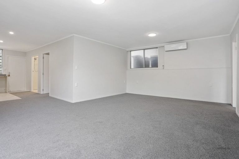 Photo of property in 37 Beaubank Road, Kelston, Auckland, 0602