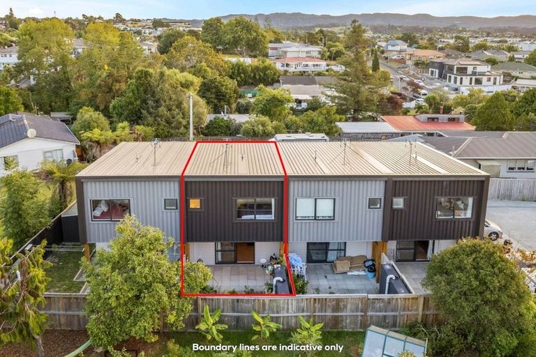 Photo of property in 4d Wattle Road, Sunnyvale, Auckland, 0612