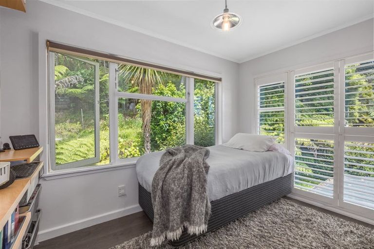 Photo of property in 31 Walter Road, Lowry Bay, Lower Hutt, 5013