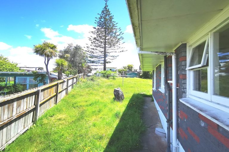 Photo of property in 1 Sealy Road, Torbay, Auckland, 0630