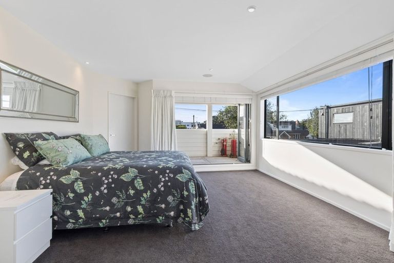 Photo of property in 7 Frieston Road, Milford, Auckland, 0620