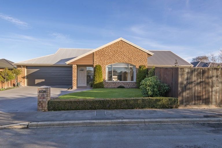 Photo of property in 16 Highwood Lane, Burnside, Christchurch, 8053