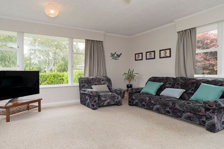 Photo of property in 44 Ruamahanga Crescent, Terrace End, Palmerston North, 4410