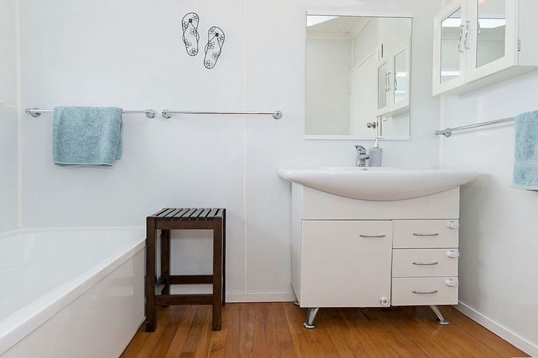 Photo of property in 44 Ruamahanga Crescent, Terrace End, Palmerston North, 4410