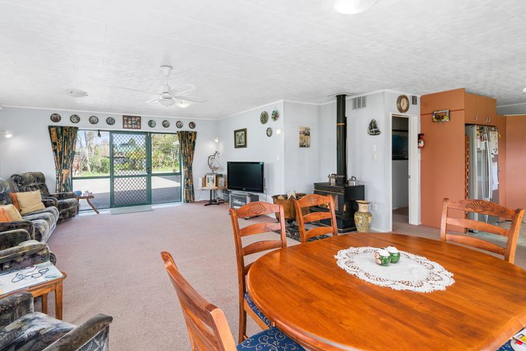 Photo of property in 59 Robinson Avenue, Holdens Bay, Rotorua, 3010
