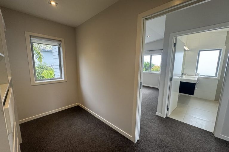 Photo of property in 2/6 Sandford Street, Campbells Bay, Auckland, 0630