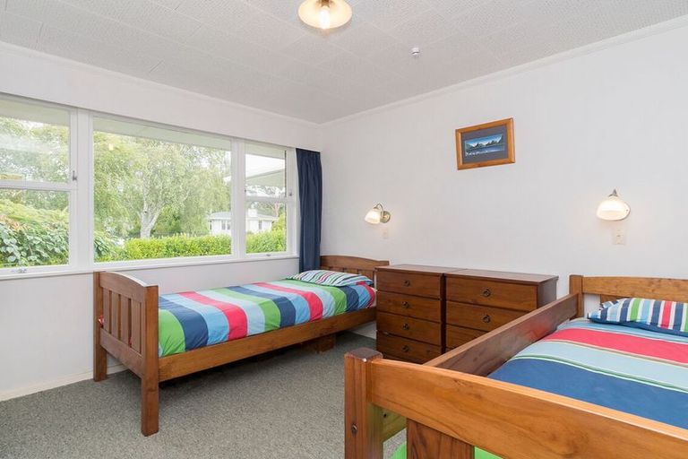 Photo of property in 44 Ruamahanga Crescent, Terrace End, Palmerston North, 4410
