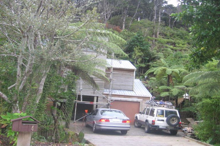 Photo of property in 4 Lady Bell Grove, Lowry Bay, Lower Hutt, 5013