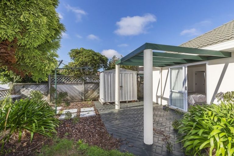 Photo of property in 17 Samwell Drive, Whitby, Porirua, 5024