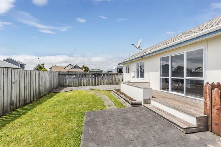 Photo of property in 2 Coventry Close, Ascot Park, Porirua, 5024