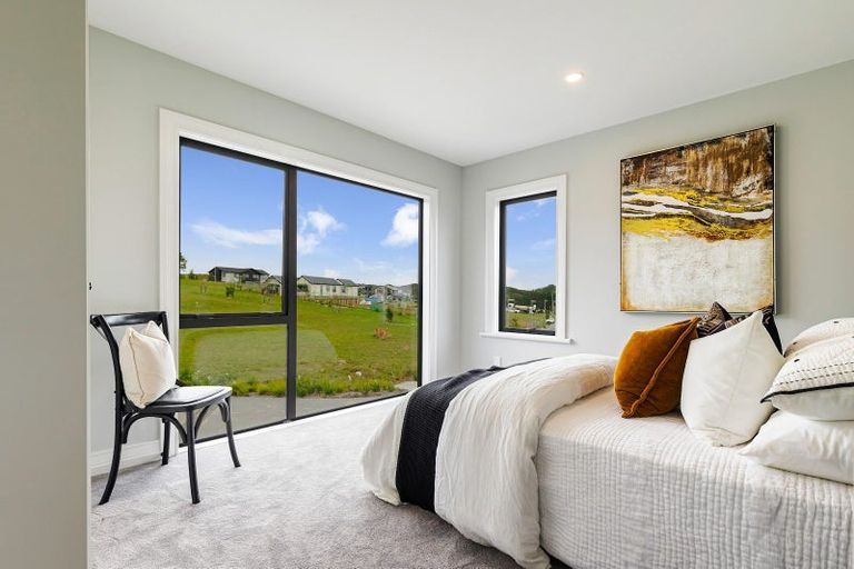 Photo of property in 17 Arawaru Avenue, Wainui, 0992