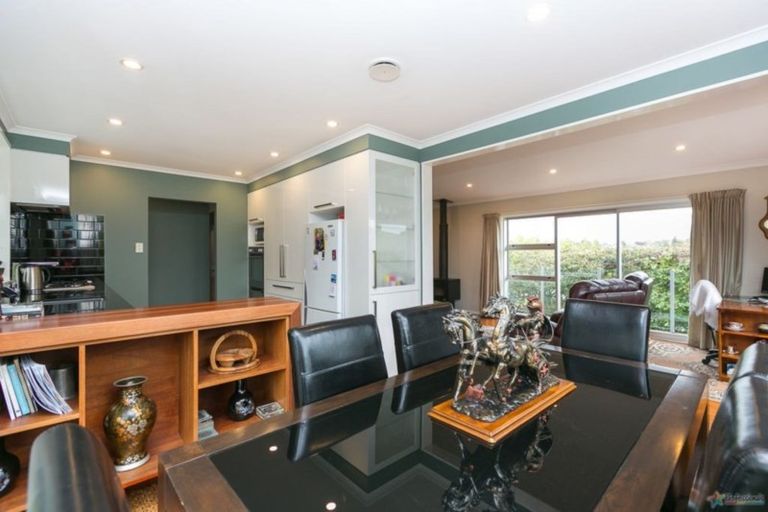 Photo of property in 5a Oawai Place, Marfell, New Plymouth, 4310