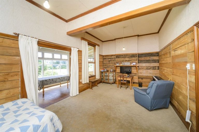 Photo of property in 2603 Kimbolton Road, Kiwitea, Feilding, 4777