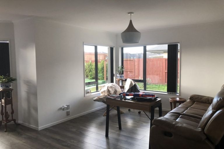 Photo of property in 22 Whitford Place, Rototuna North, Hamilton, 3210