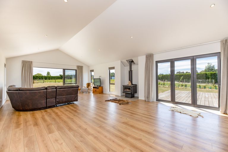 Photo of property in 32 Cridges Road, Darfield, 7510