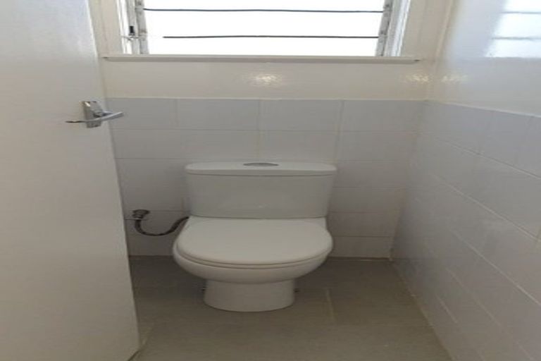 Photo of property in 81 Lauderdale Road, Birkdale, Auckland, 0626