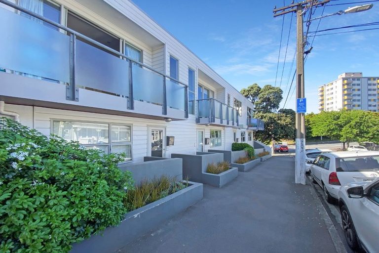 Photo of property in 203 Tasman Street, Mount Cook, Wellington, 6021