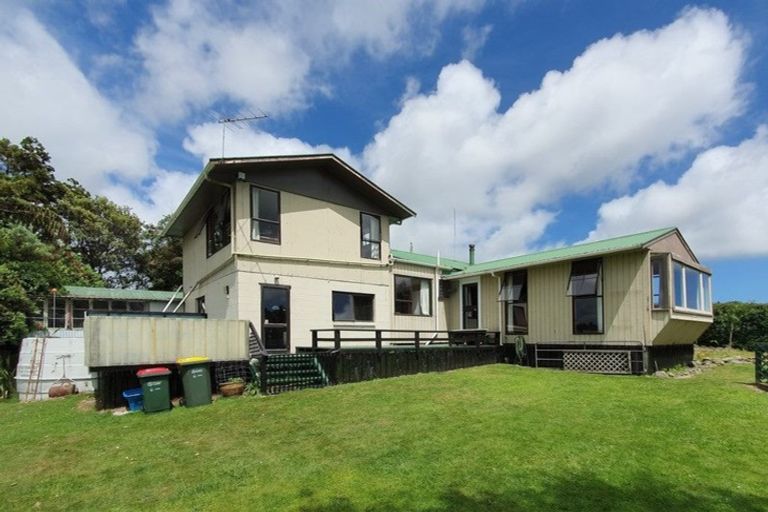 Photo of property in 1939 South Road, Pitone, New Plymouth, 4374