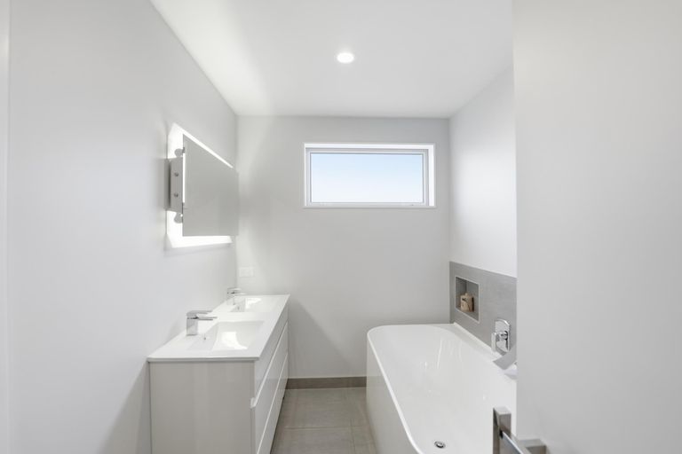 Photo of property in 48 Minaret Ridge, Wanaka, 9305