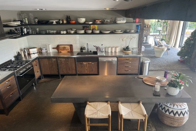 Photo of property in 48 Tawa Road, Kumeu, 0891