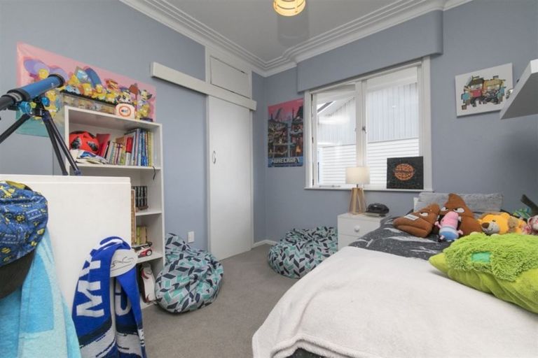 Photo of property in 10 Murray Road, Te Atatu Peninsula, Auckland, 0610