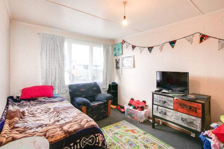 Photo of property in 33 Neal Crescent, Onekawa, Napier, 4110