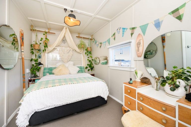 Photo of property in 15 Hall Place, Foxton Beach, Foxton, 4815