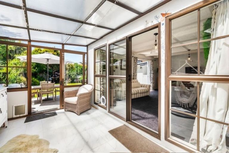 Photo of property in 261 Te Moana Road, Waikanae, 5036