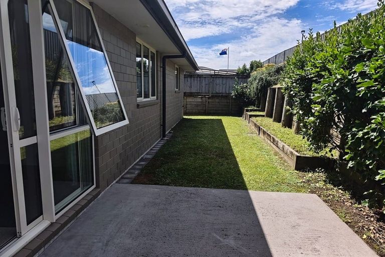 Photo of property in Waterview Estate, 84/4 Greystone Place, Omokoroa, 3114