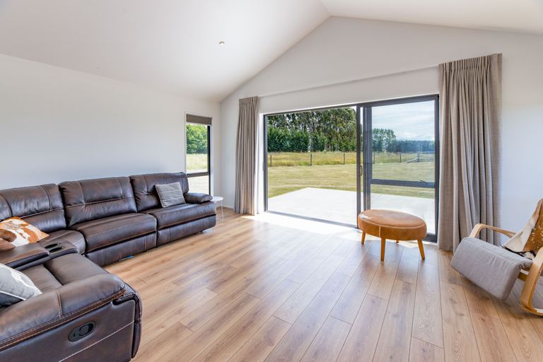 Photo of property in 32 Cridges Road, Darfield, 7510