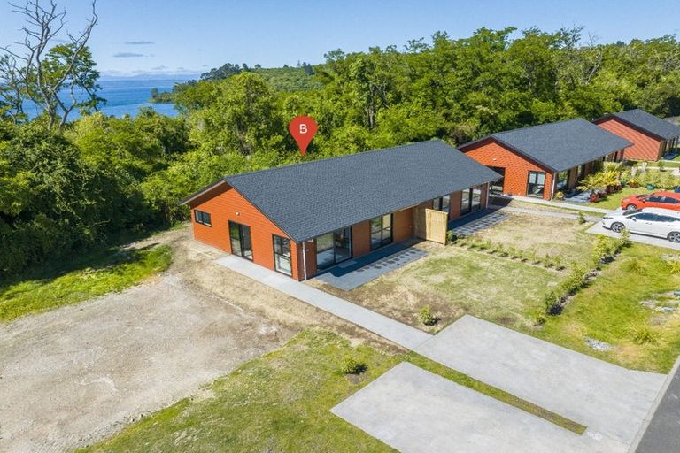 Photo of property in 10 Winnie Close, Acacia Bay, Taupo, 3330