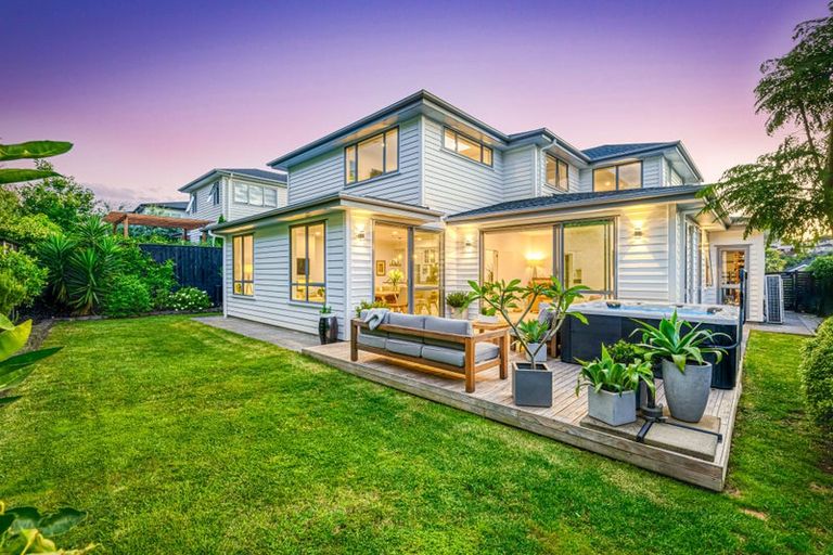 Photo of property in 16 Syd Grant Crescent, Orewa, 0931