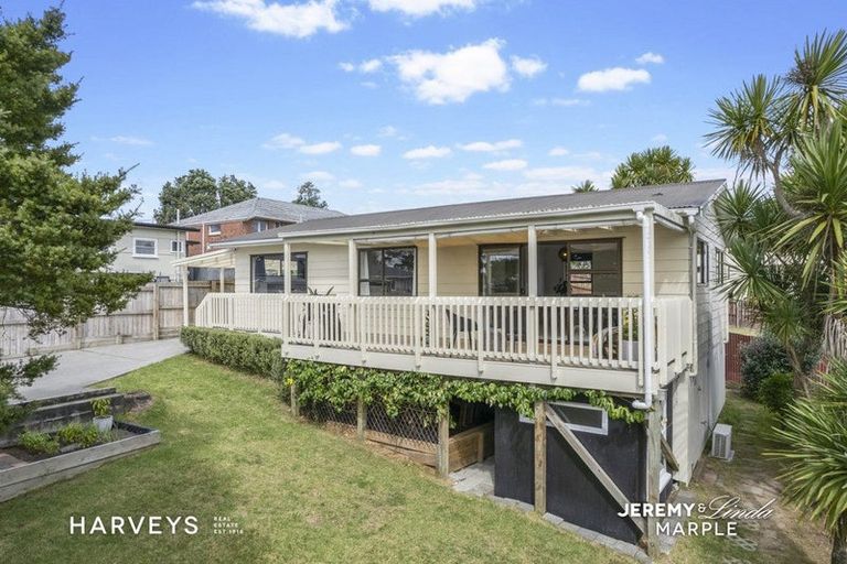 Photo of property in 1/28 Eastglen Road, Glen Eden, Auckland, 0602