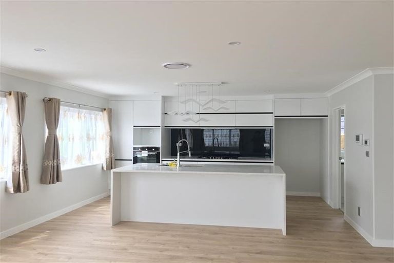 Photo of property in 81 Lake Road, Northcote, Auckland, 0627