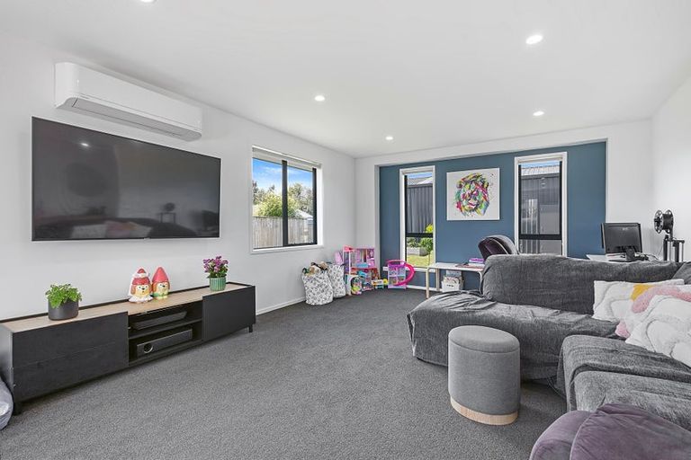 Photo of property in 27 Smith Street, Lepperton, New Plymouth, 4373