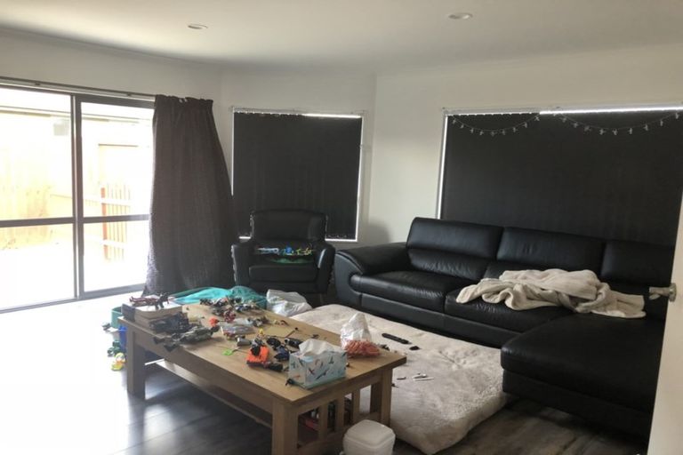 Photo of property in 22 Whitford Place, Rototuna North, Hamilton, 3210