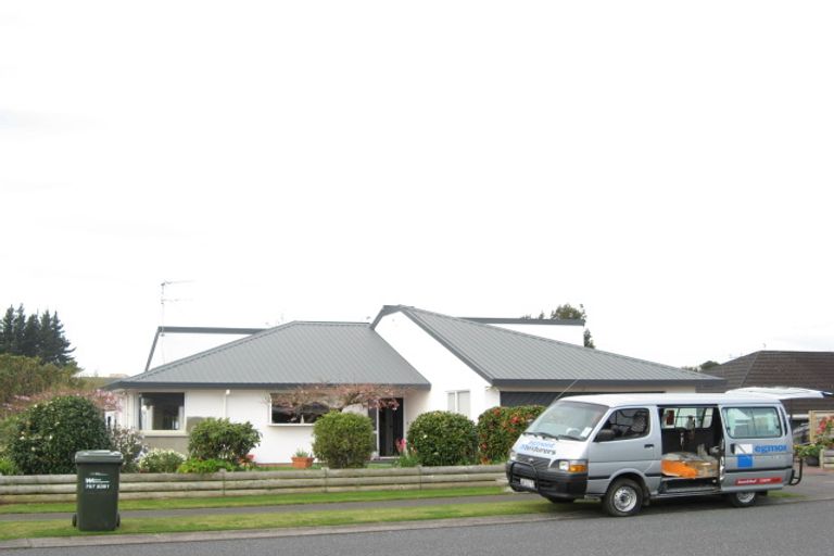 Photo of property in 54 Karina Road, Merrilands, New Plymouth, 4312