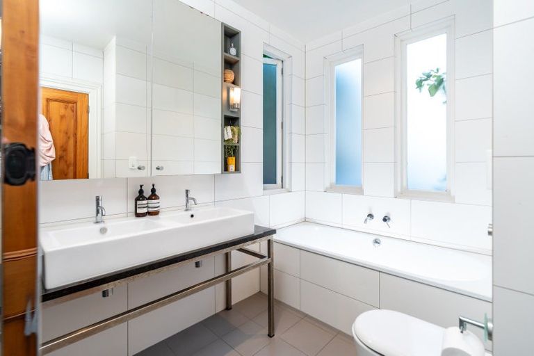 Photo of property in Lady Freyberg House, 18 Moturoa Street, Pipitea, Wellington, 6011