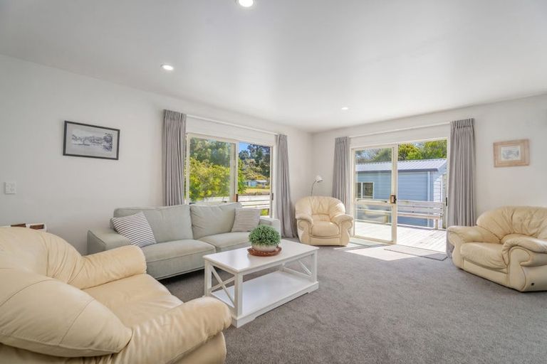 Photo of property in 17 Martin Place, Cooks Beach, Whitianga, 3591