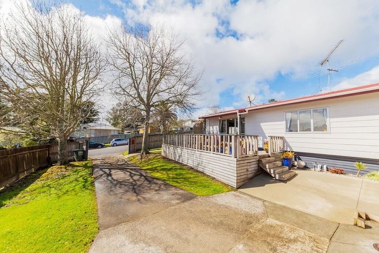 Photo of property in 18 Garton Drive, Massey, Auckland, 0614