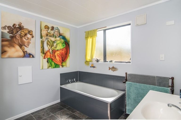 Photo of property in 91 Renown Road, Raumati South, Paraparaumu, 5032