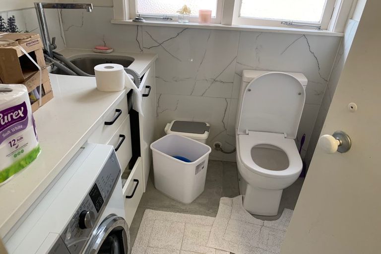 Photo of property in 33 Diana Drive, Glenfield, Auckland, 0627