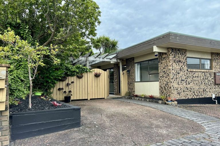Photo of property in 2/36 Pakira Avenue, Glendene, Auckland, 0602