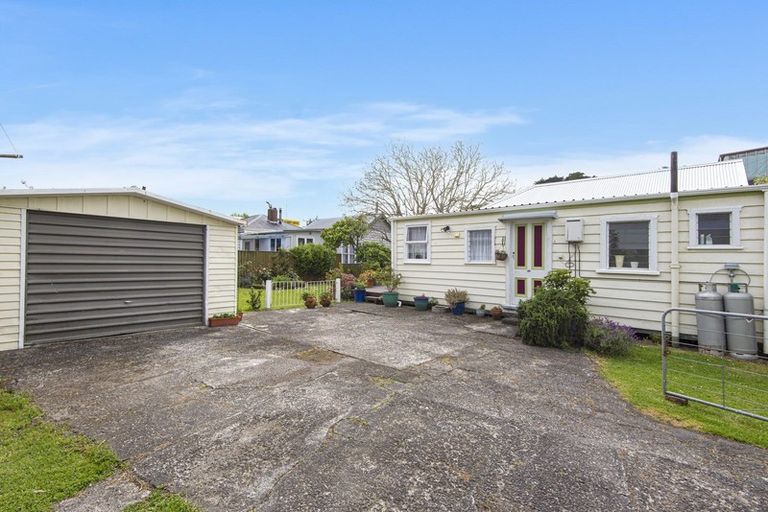 Photo of property in 16 George Street, Hikurangi, 0114