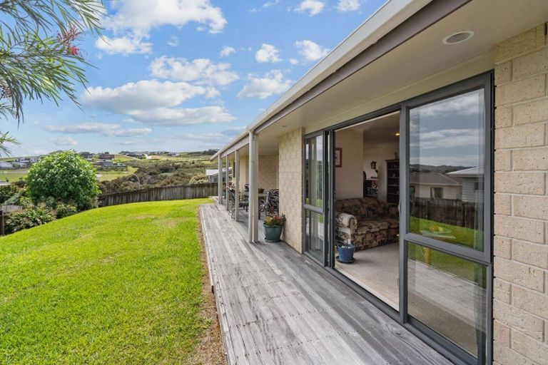 Photo of property in 10 Frangipani Street, Cable Bay, 0420