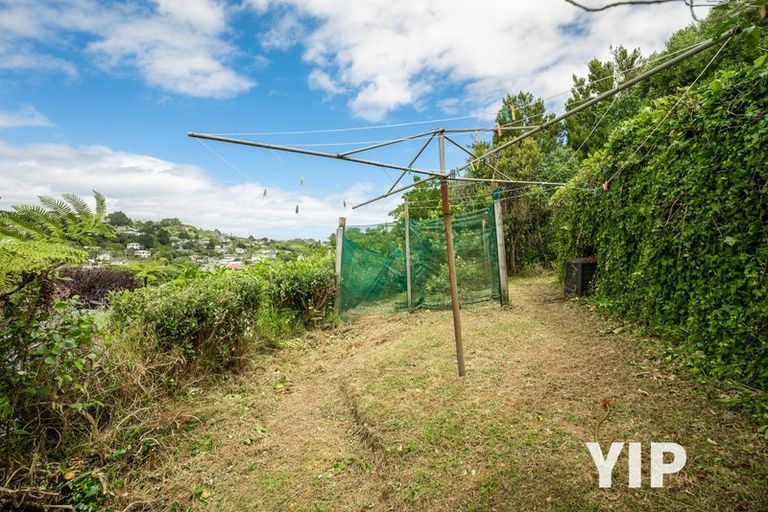 Photo of property in 10 Stella Grove, Newlands, Wellington, 6037