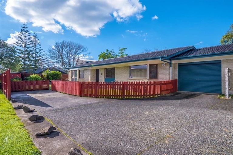 Photo of property in 2/6 Ti Nana Crescent, Henderson, Auckland, 0610