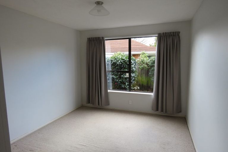 Photo of property in 2/110a Withells Road, Avonhead, Christchurch, 8042