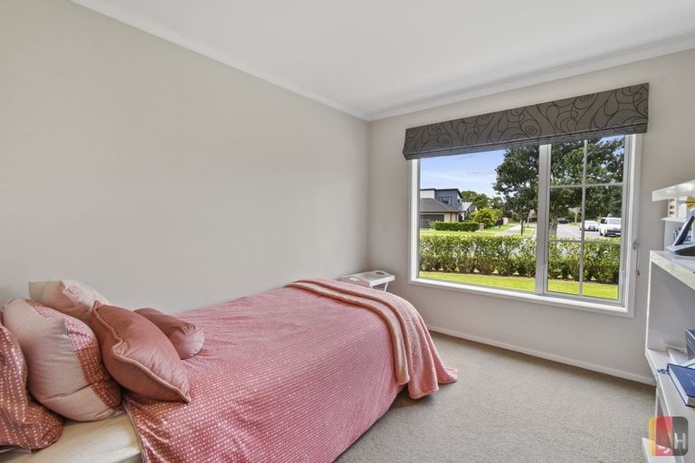Photo of property in 242 Harbourside Drive, Karaka, Papakura, 2113