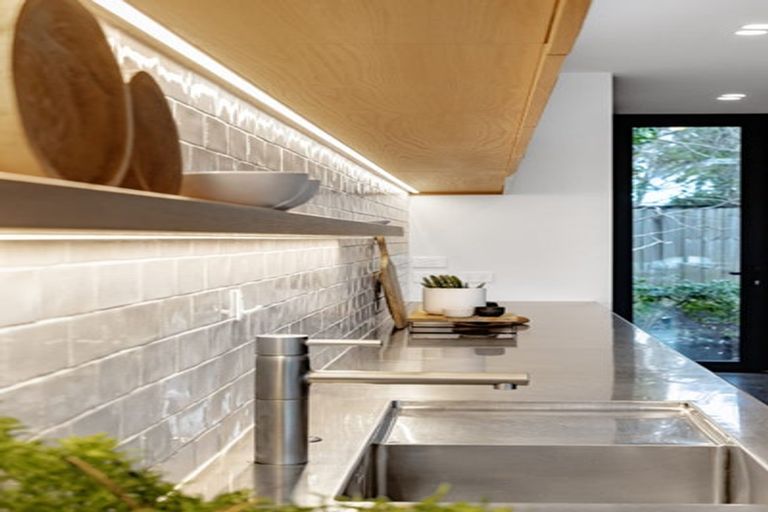 Photo of property in 106a Godden Crescent, Mission Bay, Auckland, 1071